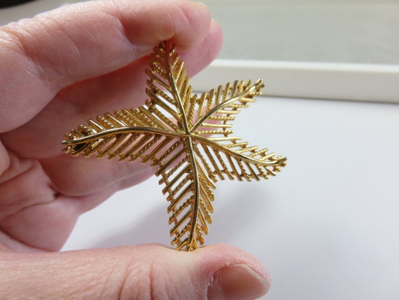 MJent Signed Gold Tone Textured Starfish Brooch Modernist 1970/'s-80/'s SJK Vintage Abstract