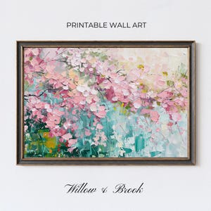 Könnte beinhalten: Gerahmter Blumendruck mit rosa Blüten und grünem Laub. Das Kunstwerk hat einen strukturierten, impressionistischen Stil, mit dem Text "PRINTABLE WALL ART" oben und "Willow & Brook" unten.