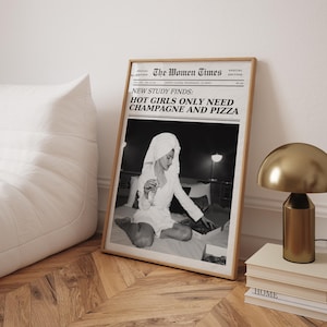 Gorące dziewczyny potrzebują tylko szampana i pizzy Wydrukuj starą gazetę Wydrukuj estetyczny wózek barowy Cytat Retro Wystrój akademika Pobierz Elegancki wydruk magazynu