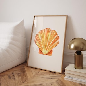 Könnte beinhalten: Ein Aquarellbild einer Muschel in Orange- und Gelbtönen. Die Muschel ist realistisch dargestellt, mit filigranen Details und einer glatten, glänzenden Oberfläche.
