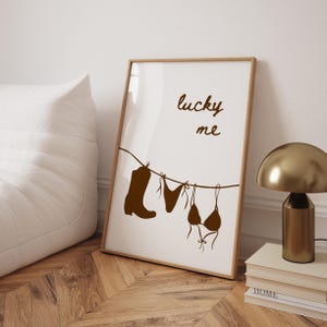 Modny nadruk bikini dziewczęcy brązowy wystrój ścienny plakat Lucky Me Coastal Cowgirl nadruk estetyczny wystrój akademika plakat letni Preppy College Apartment