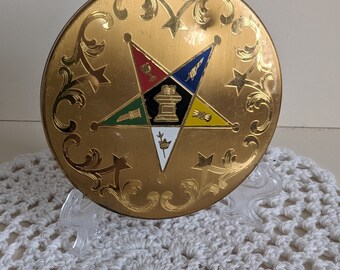 Vintage Eastern Star compact. Eastern Star is the female order of the Masons.  Masonic collectable in an American Elgin compact.See pictures