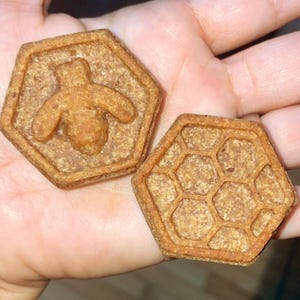 Peanut butter and Banana dog treats, homemade Peanut Butter and Banana bees treats, natural homemade dog cookies, puppy treats