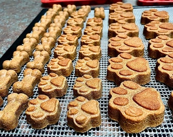 Homemade Peanut Butter Paws dog treats, biscuit bar treats, crunchy dog biscuits, natural homemade dog cookies, puppy treats
