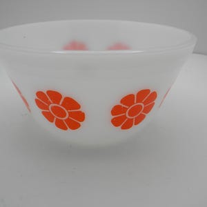 Rare Vintage Federal Glass Orange Daisy Mixing Nesting Bowl 7", USA