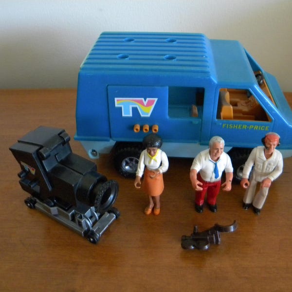 Vintage Fisher Price Adventure People Mobile TV Unit #309 with Crew & Camera