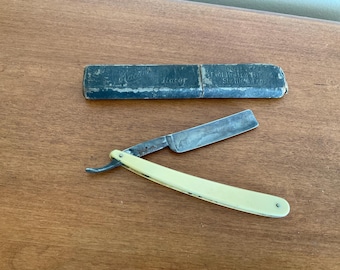 Vintage MACAW Straight Razor, Sheffield England in original case