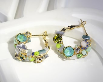Pendientes de aro estilo bohemio color aguamarina • Cobre chapado en oro • Piedra preciosa multicolor, cristal, circonita cúbica (CZ)