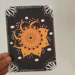 Zwart-witte geometrische mandala-print / Decoratie / Print / Zwart-wit / Geometrie / Illustratie / Illustratie / Geometrie / Postkaart / Kaart