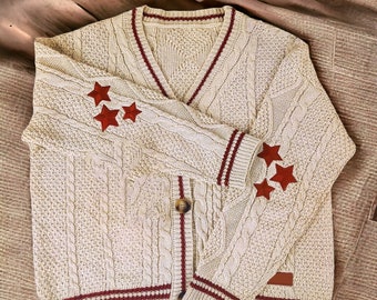 Cardigan folk en tricot torsadé, col en V - oversize mignon tricoté à la main - pull Taylor Swift - cadeau pour fille - pull preppy pour fan - manteau en tricot