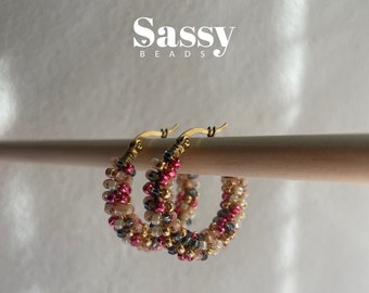 Hoop earrings, orecchini a cerchio oro, orecchini multicolori, beaded hoop earrings, orecchini con perline, perline colorate, idea regalo