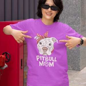 Pitbull Mom PNG: witte hond met rode bandana (digitale download)