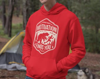 Funny Hiking Shirt: Bear Chase Motivation Design - Outdoor Adventure Humor Gift for Nature Lovers