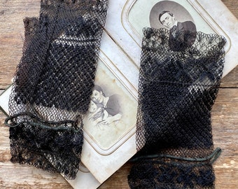 Mitones de encaje negro antiguos de la época de la Guerra Civil