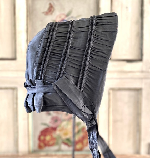 1840s Charcoal Gray Taffeta Silk Drawn Bonnet - image 1