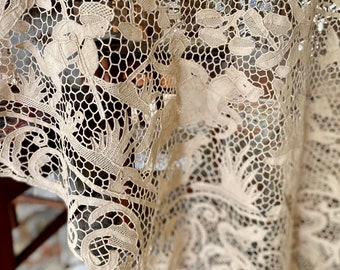 Antique Figural Needle Lace Banquet Tablecloth 108 x 73
