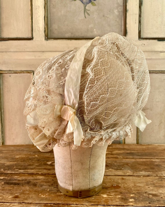 1840s Ladies Blonde Chantilly Lace Cap