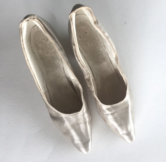 Antique Silk Wedding Shoes - image 8