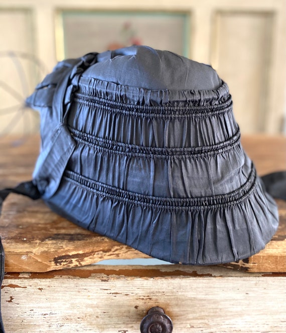 1840s Charcoal Gray Taffeta Silk Drawn Bonnet - image 3