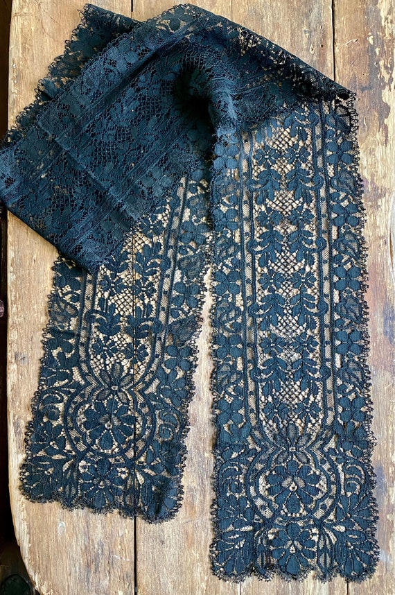 Victorian Black Lace Lappet