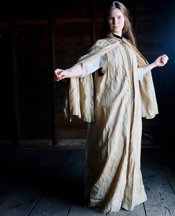 Antique Silk Dupioni Double Cape Cloak With Passe… - image 9