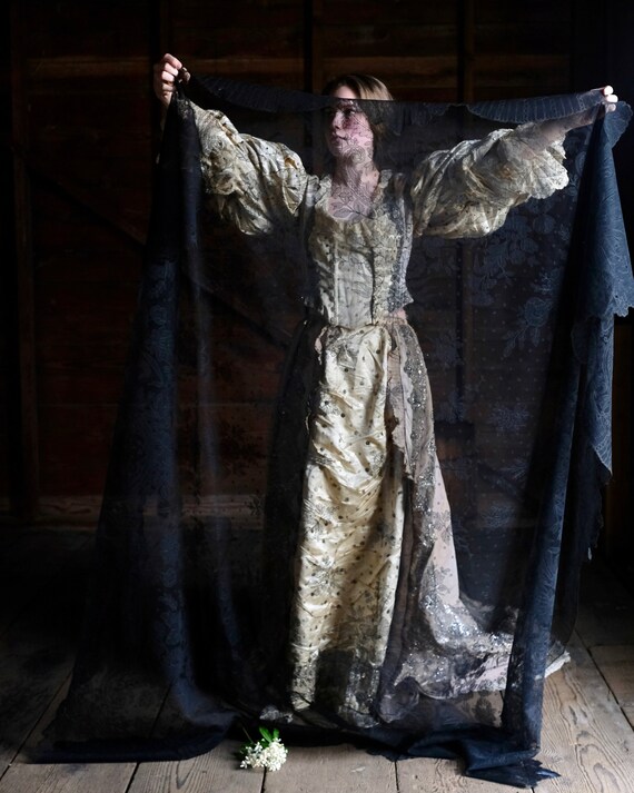 Antique Chantilly Lace Shawl
