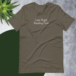 Late Night Reading Club T-Shirt – Book Lover Tee | Funny Literary Shirt | Cozy Unisex Reading Gift | Reader Aesthetic Graphic Tee