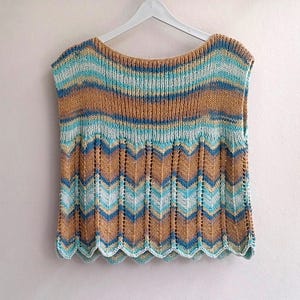 Modello per maglia sottile: camicetta in maglia di cotone a zigzag (modello PDF in inglese)