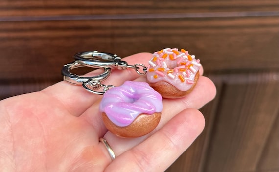 ドーナツキーホルダー、ハンドメイド粘土の食品バッグチャーム（財布用