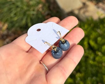 Blaubeer Ohrringe, handgemachte Polymer Clay Obst Ohrring, 18k vergoldet Edelstahl, Frucht Charm Schmuck