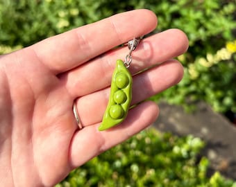 Peapod keychain, handmade clay keychains, silver purse charms, cute purse accessories, keyring food charms, green veggie Peapod, small gift