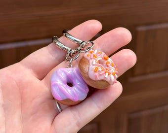 ドーナツキーホルダー、ハンドメイド粘土の食品バッグチャーム（財布用
