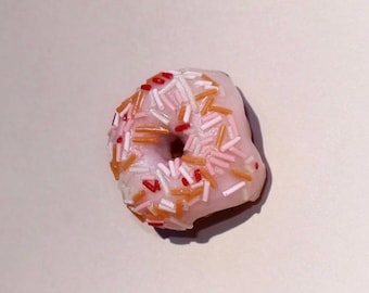Donut Magnet, handmade polymer clay, fake food magnet, fake food decor, stocking stuffer, food gifts for Christmas, fridge magnets food