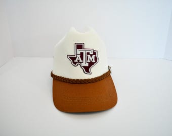 Gorra de vaquero de Texas A&M: mitad sombrero de vaquero, mitad gorra de béisbol