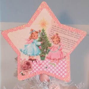 Topo de árvore de natal rosa retrô kitsch anjo feito à mão, feito de imagem de cartão de natal vintage, decoração de natal chique gasto rosa