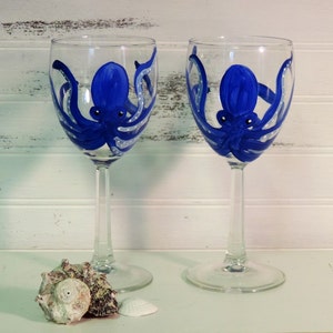 Personalized Cobalt Blue Octopus Wine Glasses, Set of Two, Beach Wedding Gift, Christmas Gift, Octopus Beach House Decor, Housewarming Gift