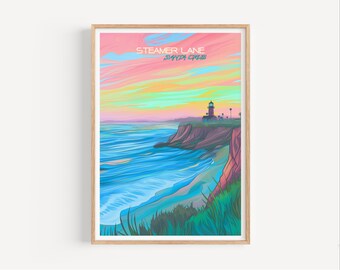 Könnte beinhalten: Gerahmter Kunstdruck mit einer Küstenlandschaft und einem Leuchtturm. Das Kunstwerk zeigt einen farbenfrohen Sonnenuntergang mit Rosa-, Orange- und Blautönen über dem Meer. Der Text "Steamer Lane Santa Cruz" ist oben zu sehen.