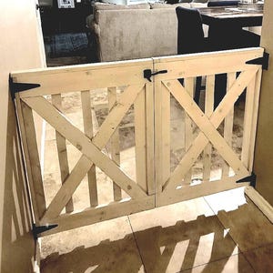 Benutzerdefiniertes Baby / Haustier-Tor aus Holz: Passt für jede Öffnung, Einzel- oder Doppelplatte