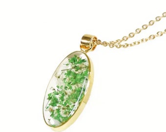 Oval Pendent Necklace/Dried Flowers/Resin Pendant/Green