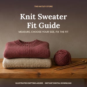 Puede incluir: Una guía digital titulada THE HATLEY STORE Knit Sweater Fit Guide, MEASURE, CHOOSE YOUR SIZE, FIX THE FIT, con dos jerséis de punto doblados en color granate y beige, un ovillo de lana granate y dos agujas de tejer de madera.