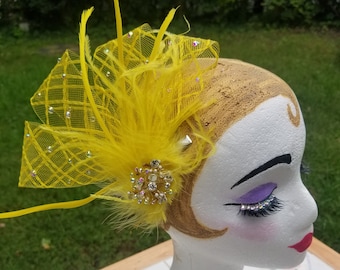 SALE- Fascinator emplumado con cristales y purpurina