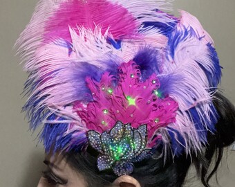 Clip de sombrero Fascinator con plumas y cristales