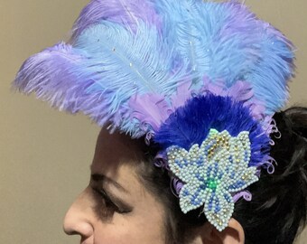 Clip de sombrero Fascinator con plumas y cristales y perla falsa