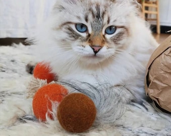 Cat Toy / Felt Ball / Wool