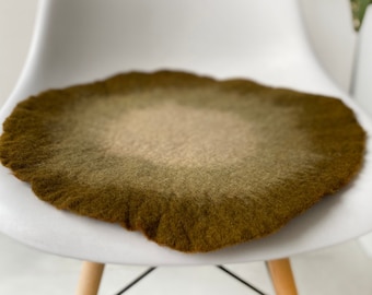 Natural Wool Pet Mat, Washable Cat Pad Bed, Cat Lover Gift, Chair Cushion, Fibre Art Hand Made Round Minimalist Modern Earthy Home Decor