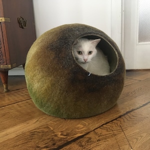 Pure Wool Cat Nap Cocoon / Cat Cave / Cat Bed / Natural Felt House, Hand Felted Wool Crisp Modern Design Green Moss Bubble image 1