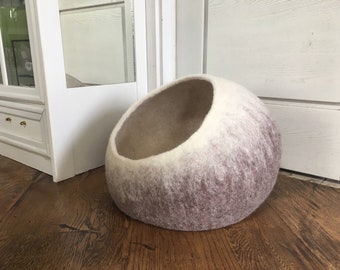 100% Wool Modern Dog Bed, Cat Bed, Cat Cave, Wool Cat House, Pet Furniture, Felt Cocoon, Felted Wool, Crisp Modern Design Beige Ombre White