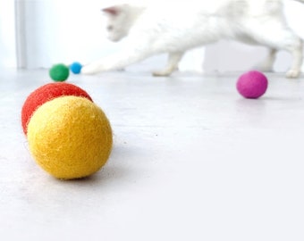 Cat Toy Bundle, Chase Toys, Set of 3, 5 Felt Balls, Wool Cat Toy, Ball Cat Toy, Felted Ball, Rainbow Colours Cat Toys, Modern Cat Play