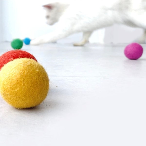 Lot de jouets pour chat, Chase Toys, lot de 3, 5 pompons en feutre, jouet pour chat en laine, jouet pour chat balle, balle feutrée, jouets pour chat couleurs arc-en-ciel, jeu de chat moderne