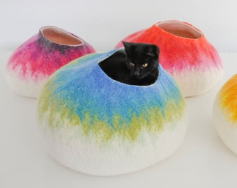 Wool Cat Cocoon, Washable Cat Cave, Pet Bed, Kitty House, Hideaway Furniture /Hand Felted Wool - Modern Design - White Ombre Blue Cat Bubble